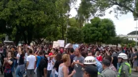 Imagem ilustrativa da imagem Grupo protesta contra reformas trabalhista e previdenciária em Goiás