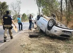 Imagem ilustrativa da imagem Técnica de enfermagem morre e médicos voluntários ficam feridos após acidente de carro em Goiás