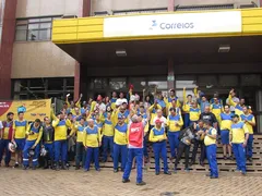Imagem ilustrativa da imagem Servidores dos Correios manifestam no Centro de Goiânia