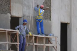 Imagem ilustrativa da imagem Construtora abre 655 novas vagas de trabalho em Goiás