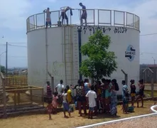 Imagem ilustrativa da imagem Falta de água leva moradores a tomarem reservatório da Saneago; veja vídeo!