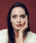 Imagem ilustrativa da imagem Angelina Jolie recusa R$ 327 milhões em acordo de divórcio