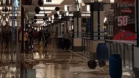 Imagem ilustrativa da imagem Teto de shopping desaba após forte chuva em Goiânia