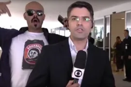 Imagem ilustrativa da imagem Homem invade reportagem ao vivo do Jornal Hoje e grita Globo lixo