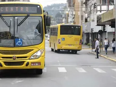 Imagem ilustrativa da imagem Motorista de ônibus estica trajeto para evitar que estudantes se atrasem para o Enem