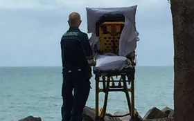 Imagem ilustrativa da imagem Paramédicos realizam último desejo de paciente e a levam à praia
