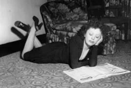 Imagem ilustrativa da imagem Édi­th Piaf: “Tudo que fiz na vida foi desobedecer”