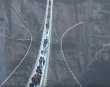Imagem ilustrativa da imagem Maior ponte de vidro do mundo é inaugurada na China