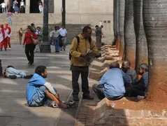Imagem ilustrativa da imagem Deputados aprovam PL que reserva vagas de trabalho para moradores de rua