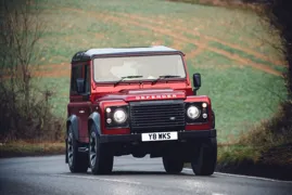 Imagem ilustrativa da imagem Land Rover lança série limitada do Defender com motor mais potente