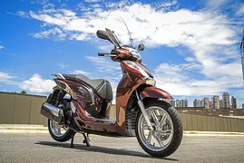 Imagem ilustrativa da imagem Honda scooter SH300i 2018 começa a ser vendida em março por R$ 20.990