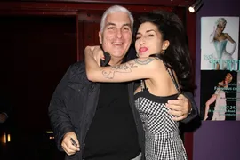 Imagem ilustrativa da imagem Pai de Amy Winehouse diz que recebe visitas do espírito da filha