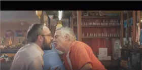Imagem ilustrativa da imagem Propaganda da Sefaz com beijo entre dois homens repercute na Internet. Veja o vídeo
