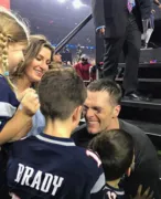 Imagem ilustrativa da imagem Tom Brady abandona entrevista ao vivo após locutor ofender seus filhos