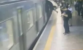 Imagem ilustrativa da imagem Homem que jogou mulher no metrô diz que agiu sob "ordens do diabo"