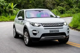 Imagem ilustrativa da imagem Land Rover Discovery e Evoque 2018 ganham novos motores Ingenium