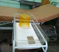 Imagem ilustrativa da imagem Recém-nascido morre após ficar internado em incubadora improvisada com balde, no Amazonas