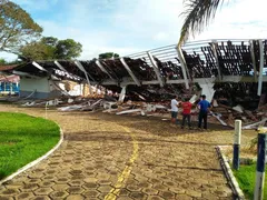 Imagem ilustrativa da imagem Parte do telhado da sede da AABB de Itapuranga desaba após forte chuva
