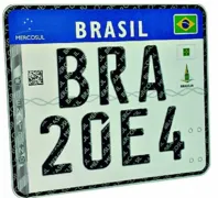 Imagem ilustrativa da imagem Brasil começa a adotar placa padrão Mercosul a partir de setembro