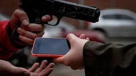 Imagem ilustrativa da imagem Polícia deflagra operação para prender quadrilha que desbloqueava celulares roubados