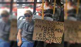 Imagem ilustrativa da imagem Homem é flagrado com cartaz de "procurando namorada" em Goiânia