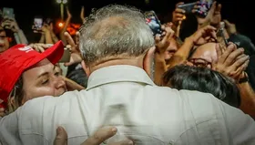 Imagem ilustrativa da imagem Os ovos  e os tiros de Lula