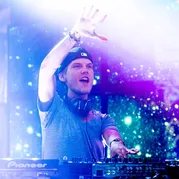 Imagem ilustrativa da imagem Avicii, DJ sueco morre aos 28