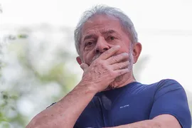 Imagem ilustrativa da imagem Prefeitura de Curitiba pede à Justiça transferência de Lula da sede da PF