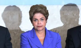 Imagem ilustrativa da imagem Dilma tenta visitar Lula, mas é barrada na entrada da PF