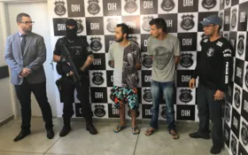 Imagem ilustrativa da imagem Dupla é presa suspeita de matar homem por dívida de drogas de R$ 50