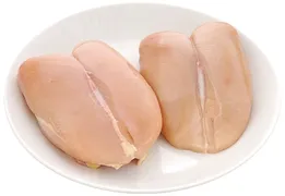 Imagem ilustrativa da imagem Lote de peito de frango é proibido no país por risco de meningite