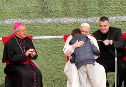 Imagem ilustrativa da imagem Papa conforta criança que perguntou se o pai ateu estava no céu