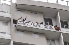 Imagem ilustrativa da imagem Manifestantes do MTST desocupam o tríplex atribuído a Lula