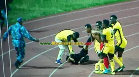 Imagem ilustrativa da imagem Jogadores se revoltam com gol validado para rival e espancam árbitro; vídeo