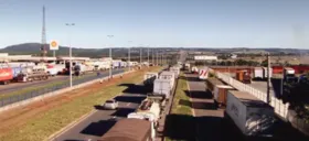 Imagem ilustrativa da imagem Caminhoneiros mantêm bloqueios em rodovias de Goiás pelo 3º dia seguido