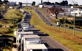 Imagem ilustrativa da imagem Caminhoneiros mantêm bloqueios em rodovias de Goiás pelo 8º dia seguido
