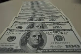 Imagem ilustrativa da imagem Dólar bate novo recorde de alta e fecha em R$ 3,661