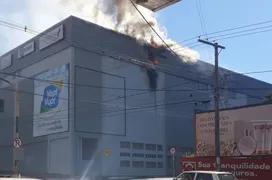 Imagem ilustrativa da imagem Incêndio atinge shopping em Rio Verde