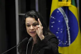 Imagem ilustrativa da imagem Site diz que Bolsonaro não descarta ter Janaina Paschoal como vice