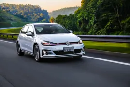 Imagem ilustrativa da imagem Volkswagen Golf e Golf Variant 2018 renovam visual e ficam mais potentes