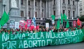 Imagem ilustrativa da imagem Copa? Argentinos se mobilizam para votação da Lei do Aborto
