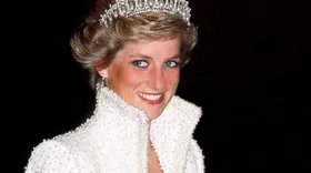 Imagem ilustrativa da imagem Carta em que princesa Diana brinca com a chegada dos 30 anos irá a leilão. Veja o que ela escreveu:
