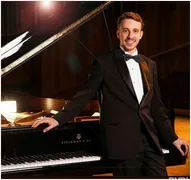 Imagem ilustrativa da imagem Música russa e  pianista Pablo Rossi são os destaques em concerto da Filarmônica
