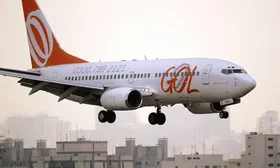 Imagem ilustrativa da imagem Turbulência arremessa comissários dentro de aeronave durante voo, conta passageiro