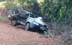 Imagem ilustrativa da imagem Acidente de carro mata motorista e dois passageiros ficam feridos em Piracanjuba