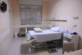 Imagem ilustrativa da imagem Aprovada proibição de cobrança por TV, geladeira e ar-condicionado em hospitais em Goiânia