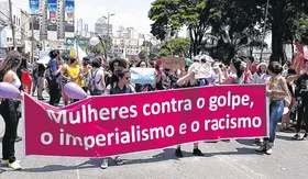 Imagem ilustrativa da imagem Manifestação de mulheres contra Bolsonaro ganha ruas de Goiânia