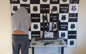Imagem ilustrativa da imagem Homem é preso após polícia encontrar armas e munições armazenadas em cofre, em Catalão