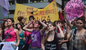 Imagem ilustrativa da imagem Mulheres se unem nas redes contra Bolsonaro