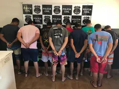 Imagem ilustrativa da imagem Ação policial prende 12 pessoas suspeitas de atuarem no tráfico de drogas em Goiás